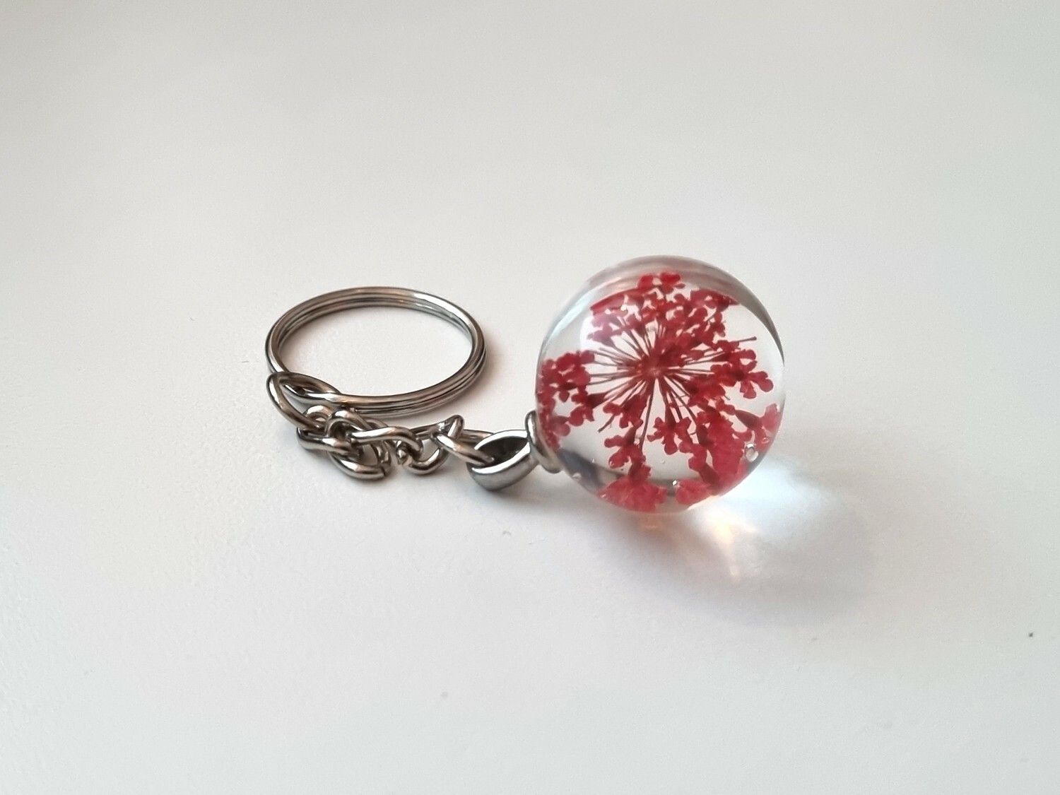 Nyckelring med rund glasberlock (röd)