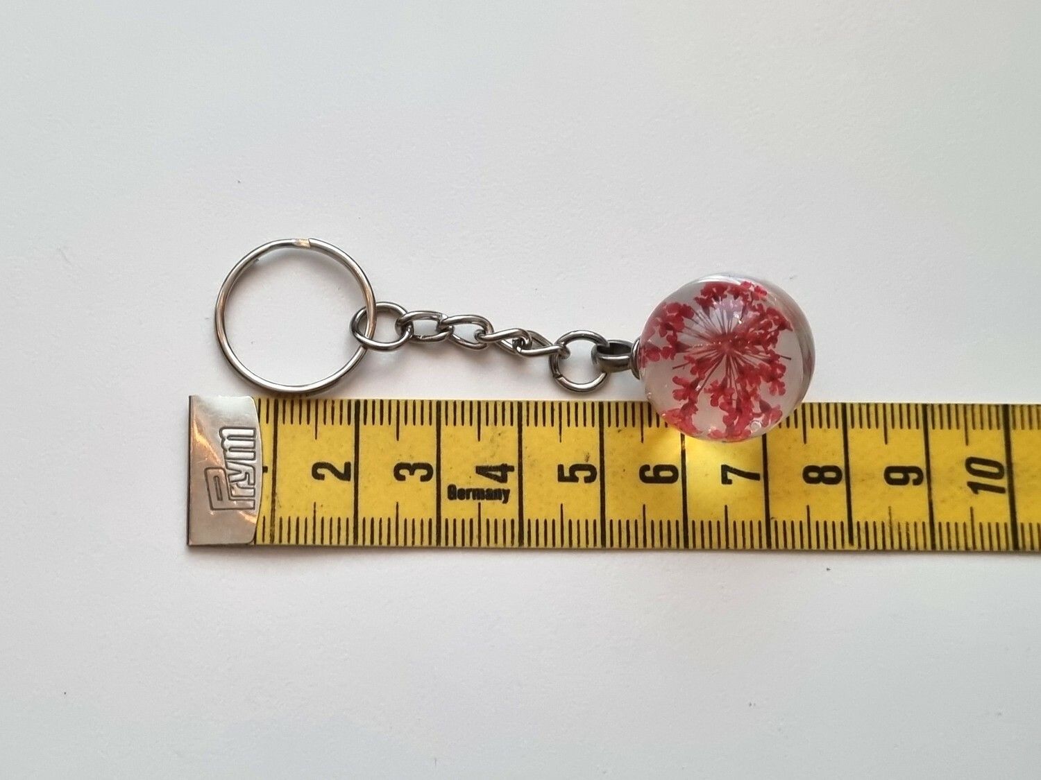 Nyckelring med rund glasberlock (röd)