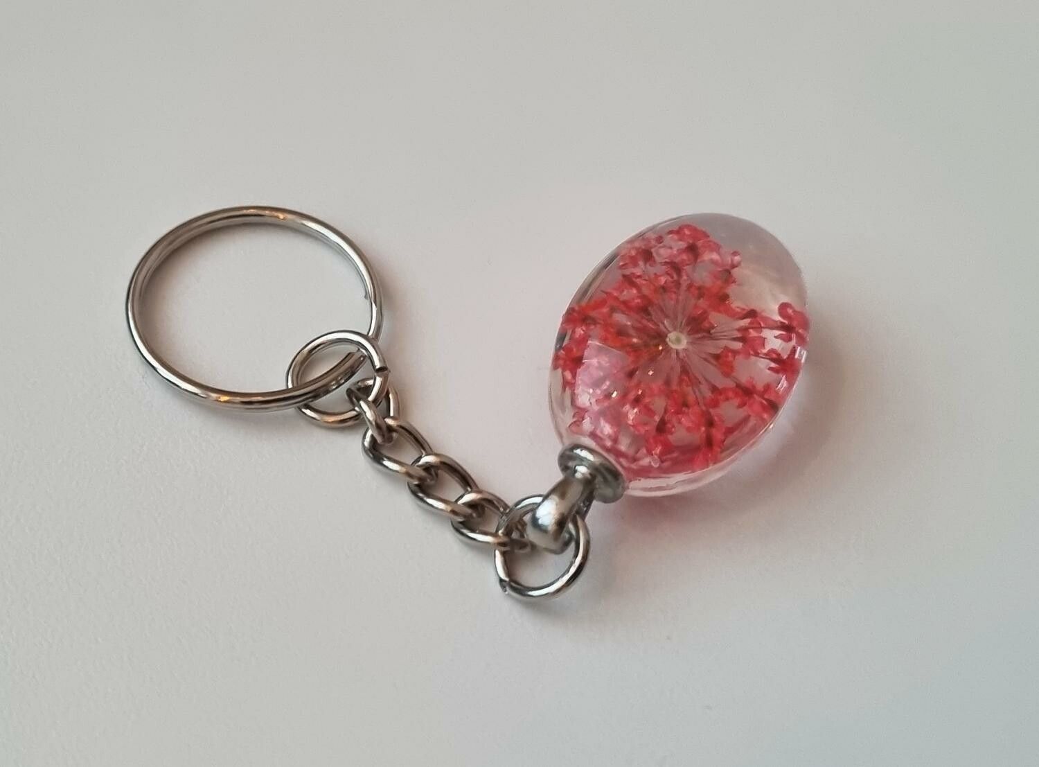 Nyckelring med oval glasberlock (röd)
