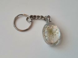 Nyckelring med oval glasberlock (vit/ljusgul)