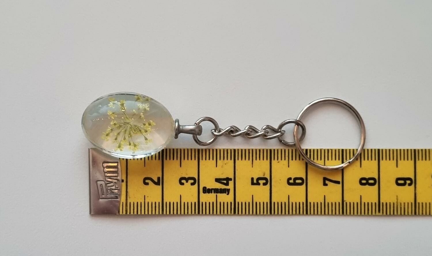 Nyckelring med oval glasberlock (gul)