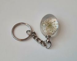 Nyckelring med oval glasberlock (vit/ljusgul)