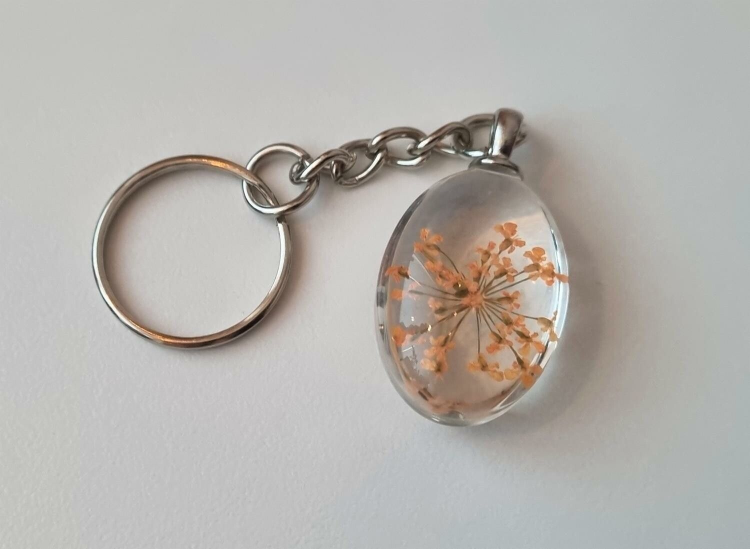 Nyckelring med oval glasberlock (orange)