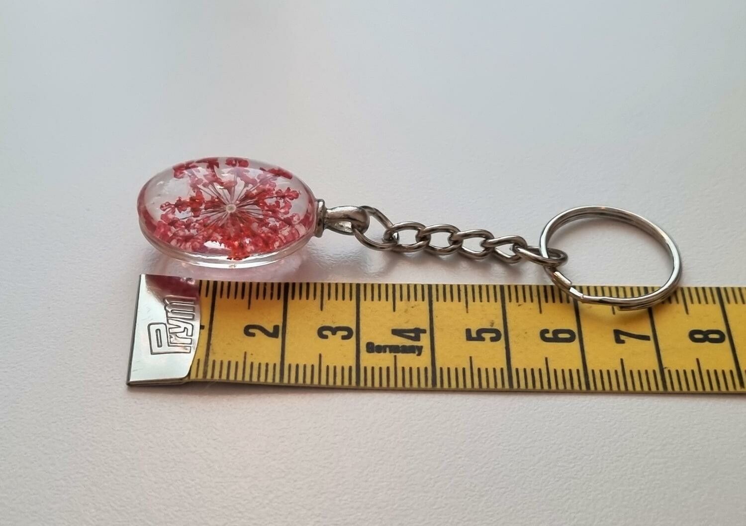 Nyckelring med oval glasberlock (röd)
