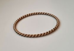 Stilrent armband i metall