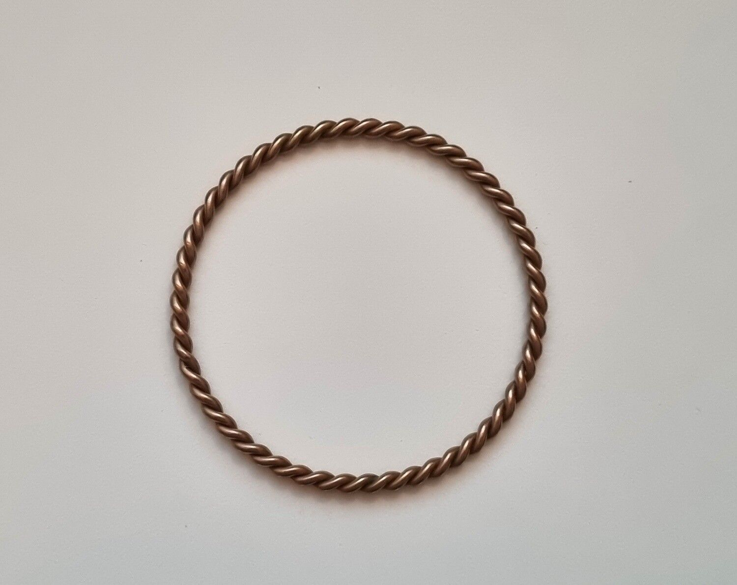 Stilrent armband i metall