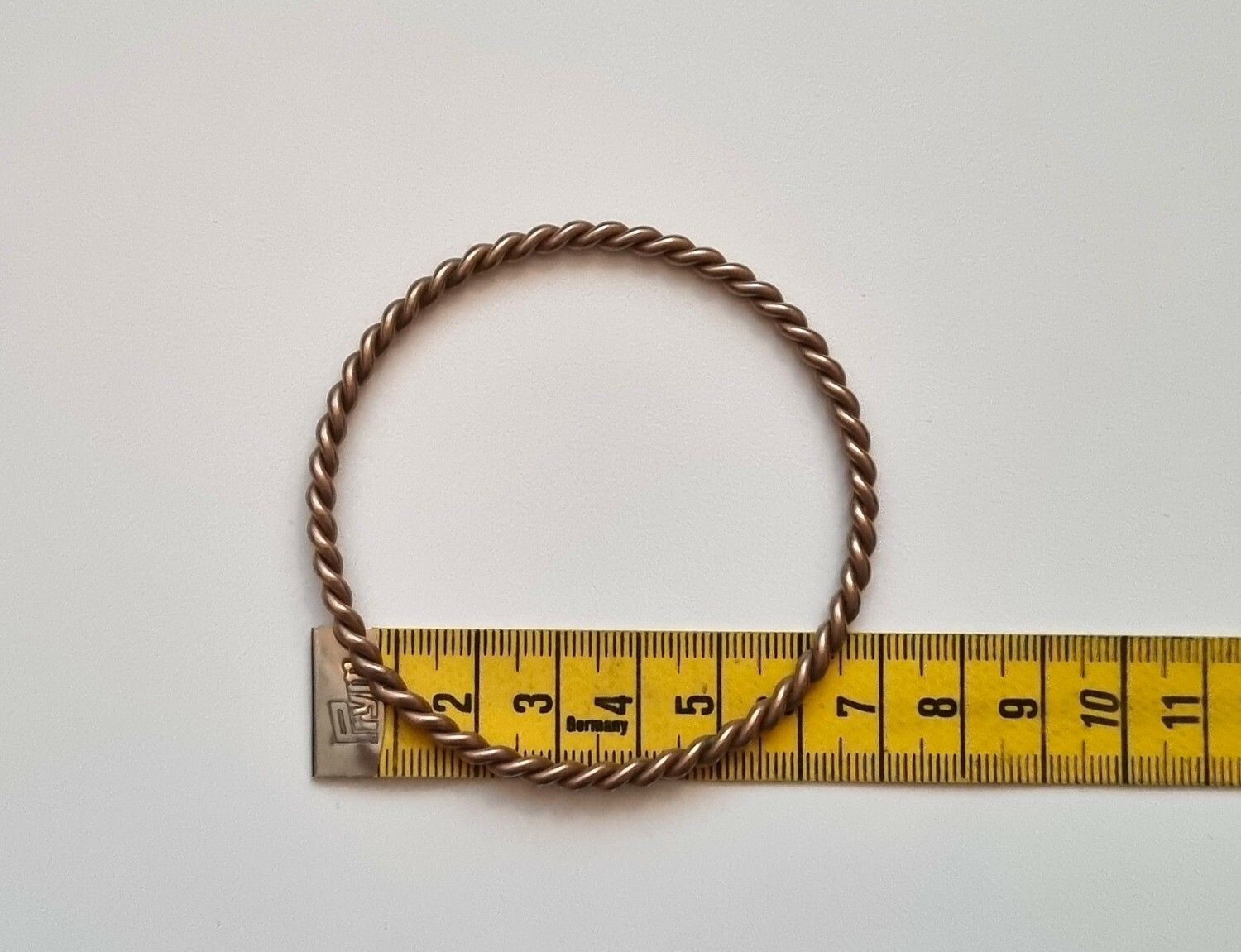Stilrent armband i metall