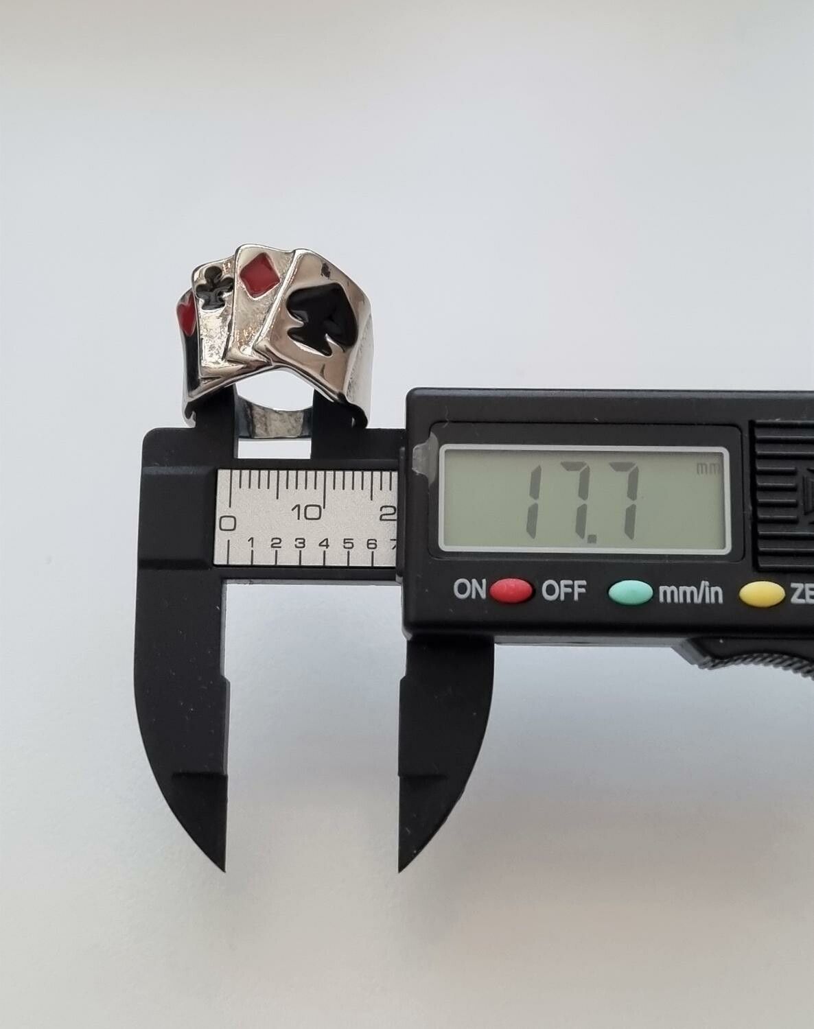 Antiksilverfärgad ring - Spelkort (17,7 mm innermått, vikt 8,5 gram)