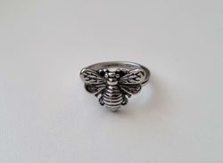 Antiksilverfärgad ring - Insekt (18 mm innermått, vikt 3,7 gram)