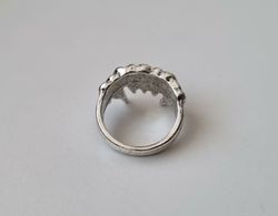 Antiksilverfärgad ring - Huggtänder (17,1 mm innermått, vikt 5,8 gram)