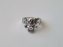 Antiksilverfärgad ring - Dödskalle (17,8 mm innermått, vikt 8 gram)