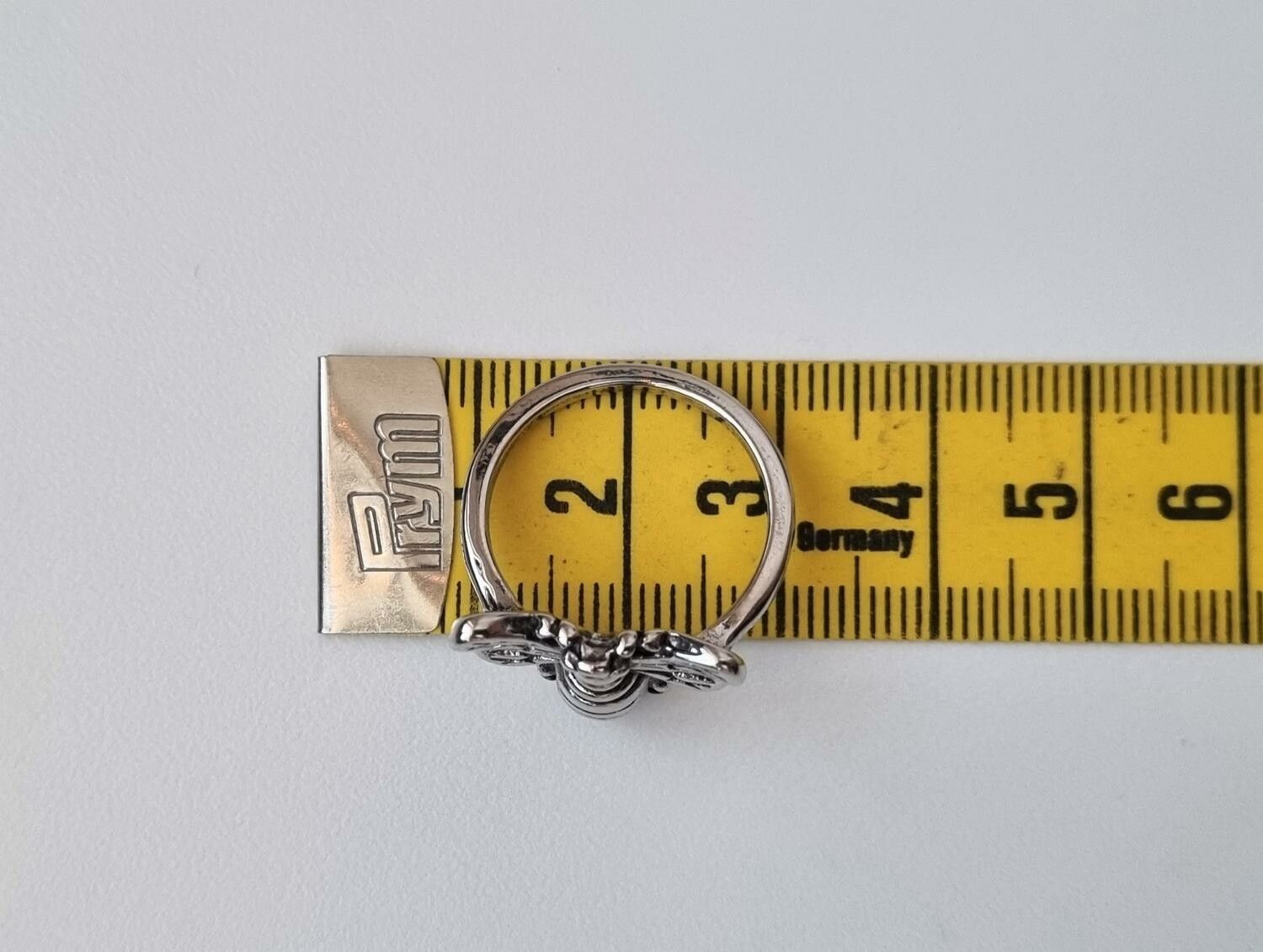 Antiksilverfärgad ring - Insekt (18 mm innermått, vikt 3,7 gram)