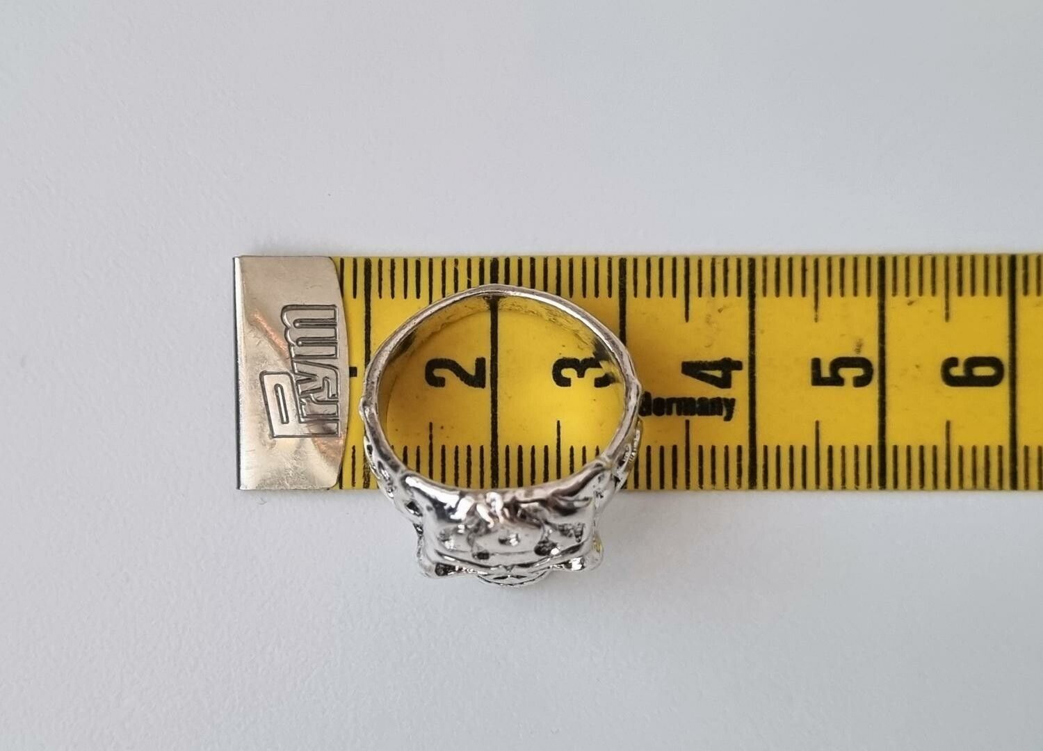 Antiksilverfärgad ring - Dödskalle (17,8 mm innermått, vikt 8 gram)