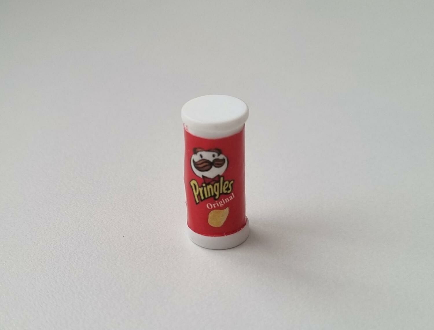 Röd liten pringles, miniatyr för dockhus / tittskåp med mera