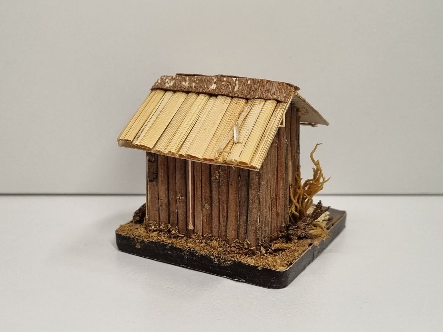 Miniatyrhus, minihus i trä/papp (hus nr 168)