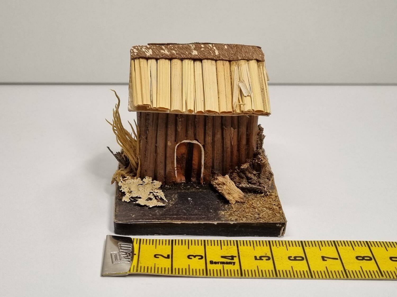 Miniatyrhus, minihus i trä/papp (hus nr 168)