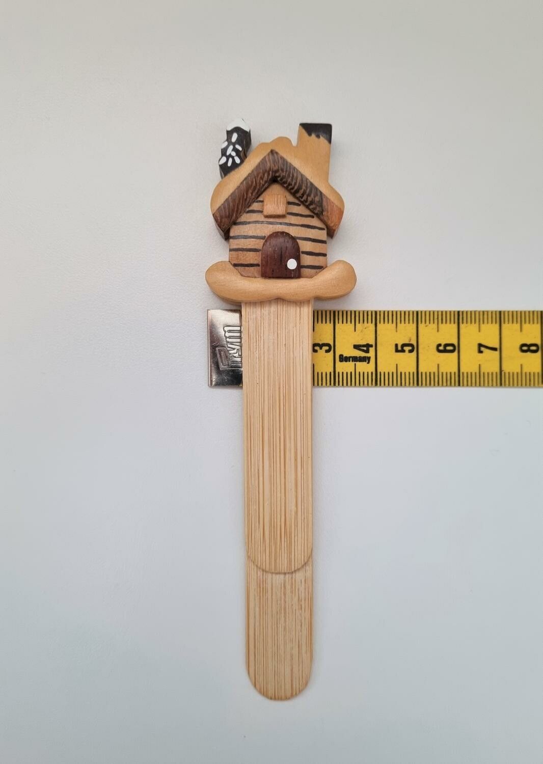 Miniatyrhus på pinne (hus nr 204)