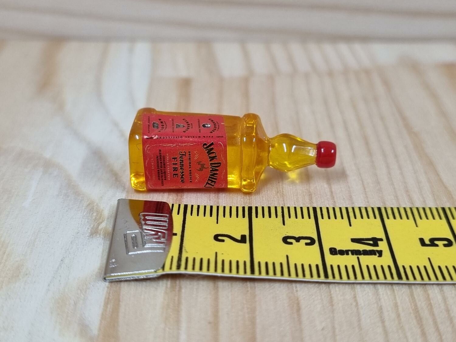 1 st flaska miniatyr, miniflaska till dockskåp, tittskåp