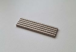 100 st Neodymium magneter (2x2 mm) runda magneter
