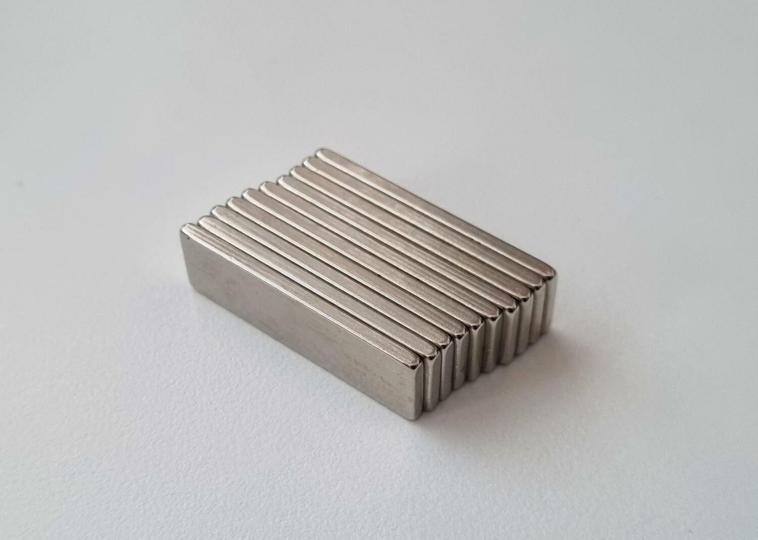 10 st Neodymium magneter (28x9x1,7 mm) fyrkantiga magneter