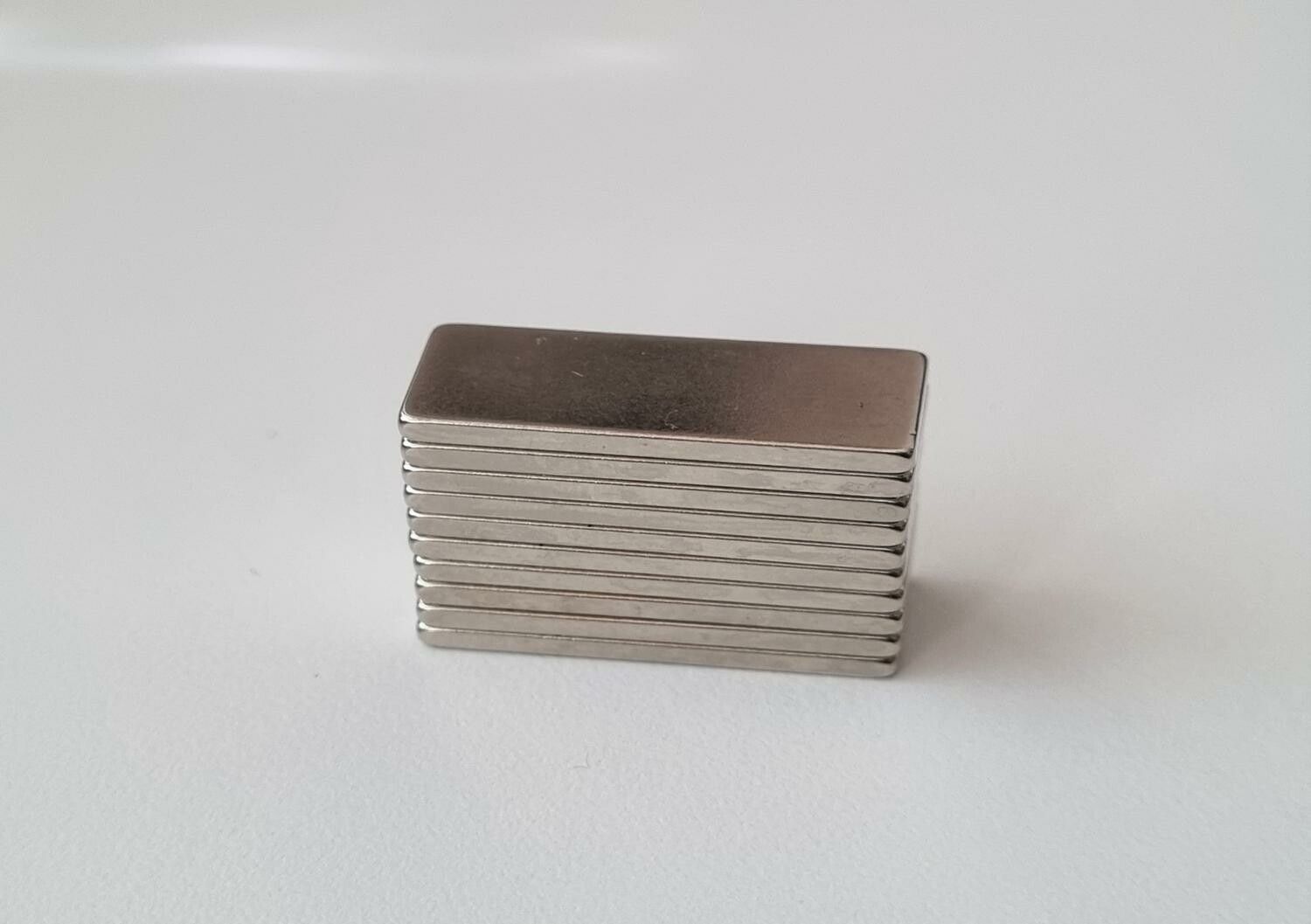 10 st Neodymium magneter (28x9x1,7 mm) fyrkantiga magneter