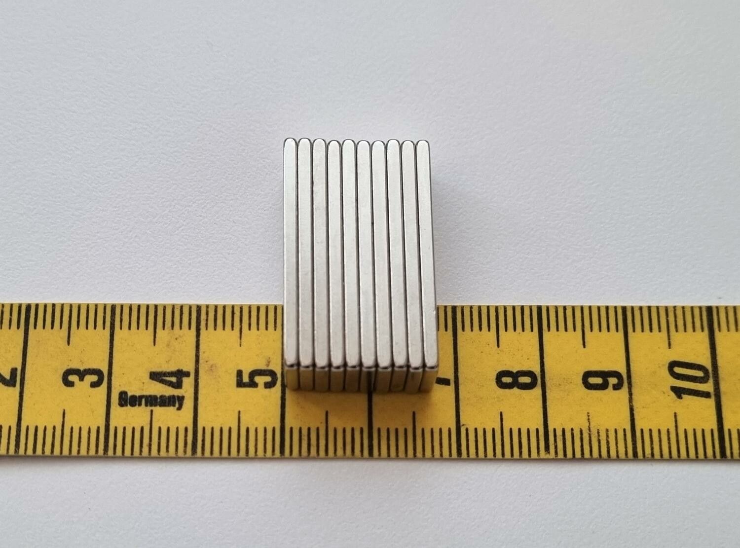 10 st Neodymium magneter (28x9x1,7 mm) fyrkantiga magneter