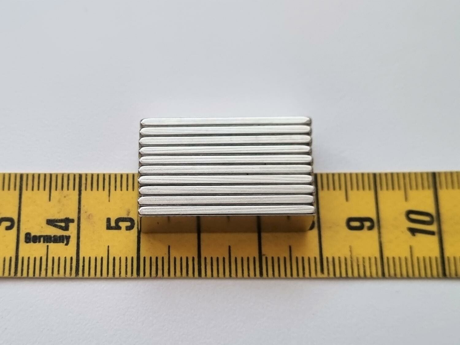 10 st Neodymium magneter (28x9x1,7 mm) fyrkantiga magneter