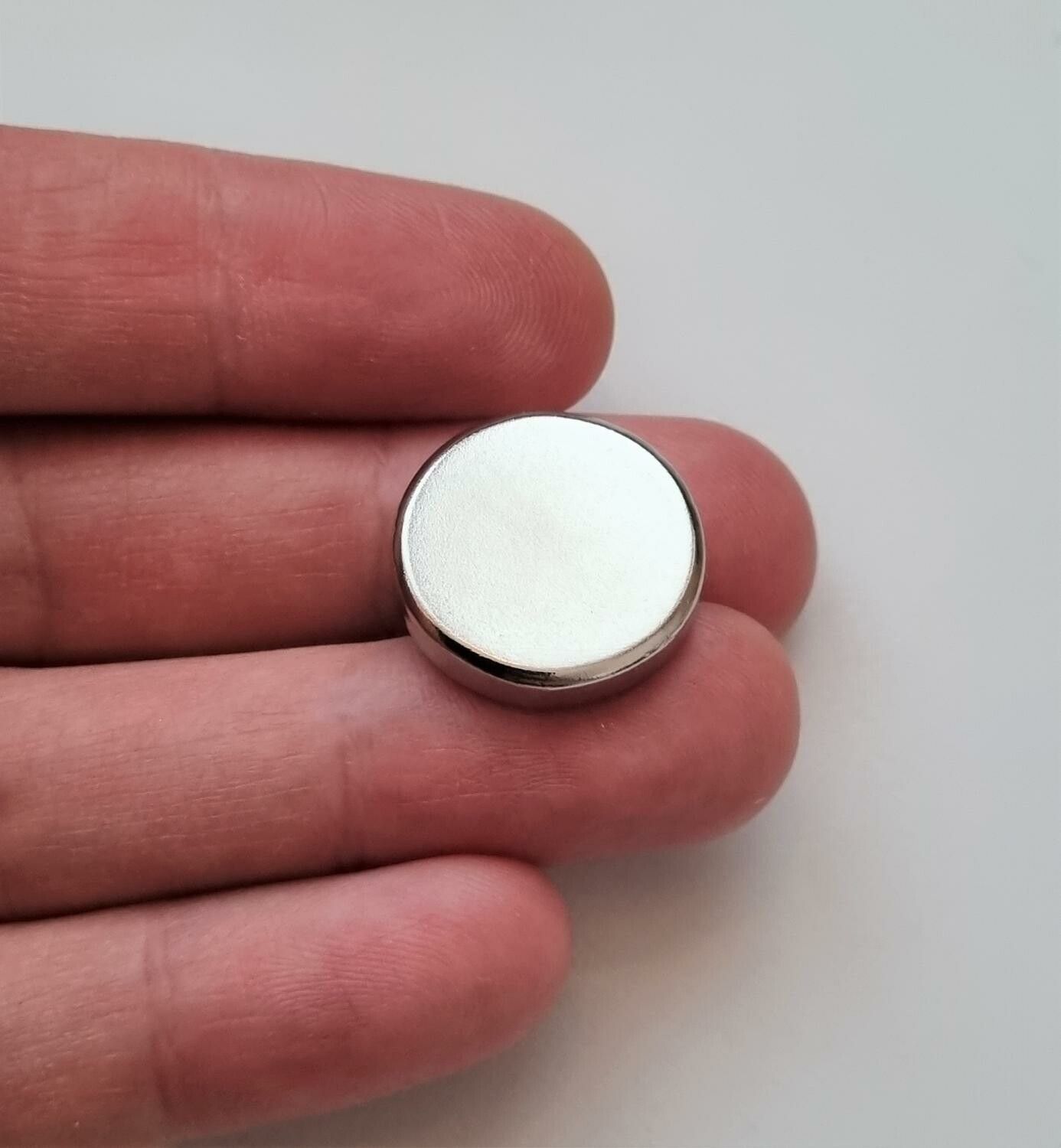 1 st Neodymium magnet (20 x 4 mm) runda magneter