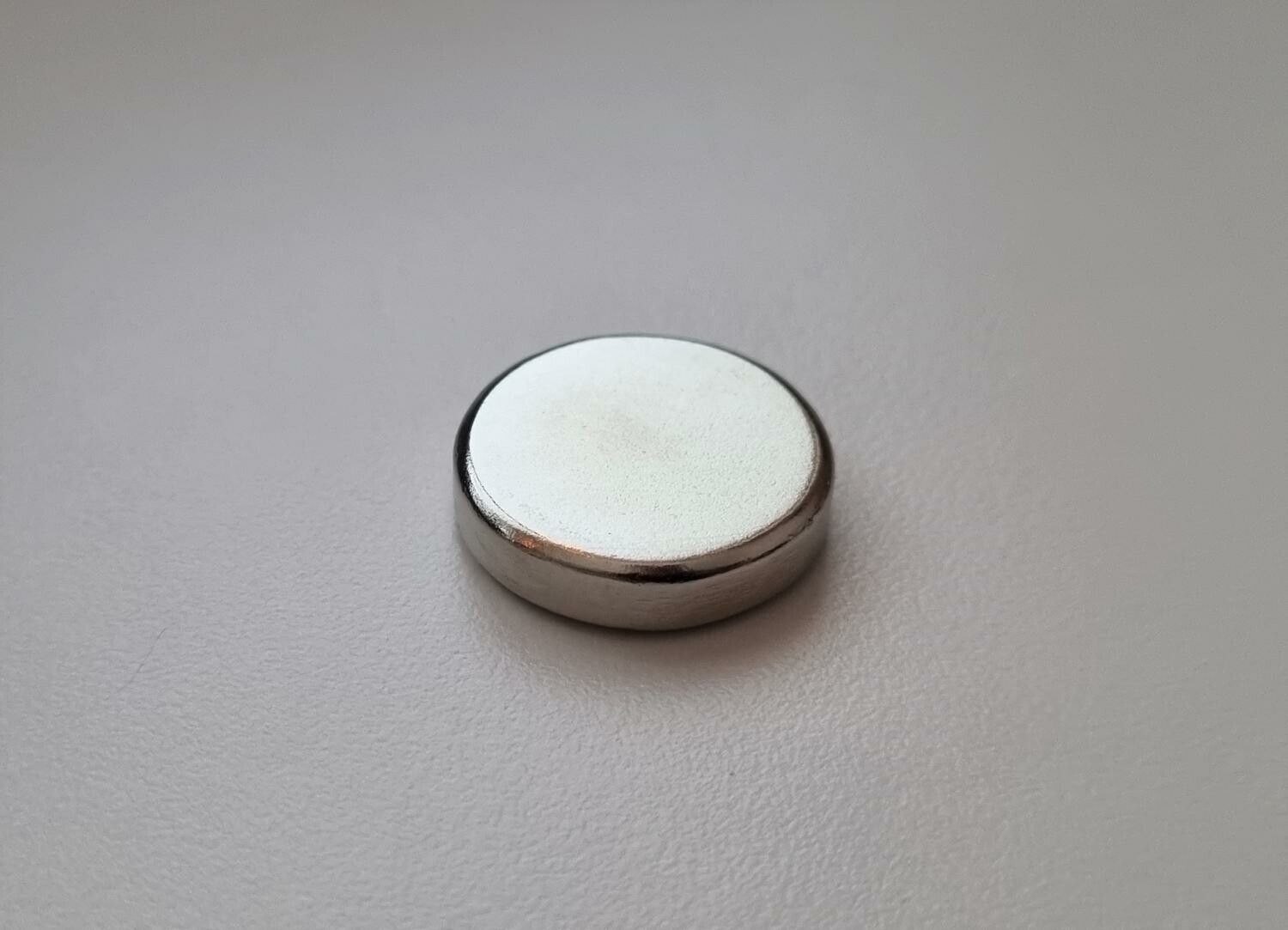 1 st Neodymium magnet (20 x 4 mm) runda magneter