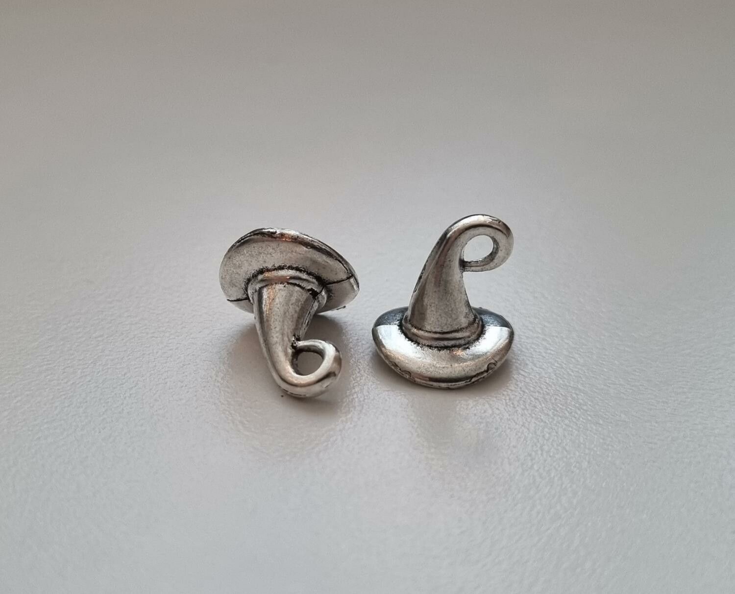 Söt liten magikerhatt / trollkarlshatt, miniatyr / berlock