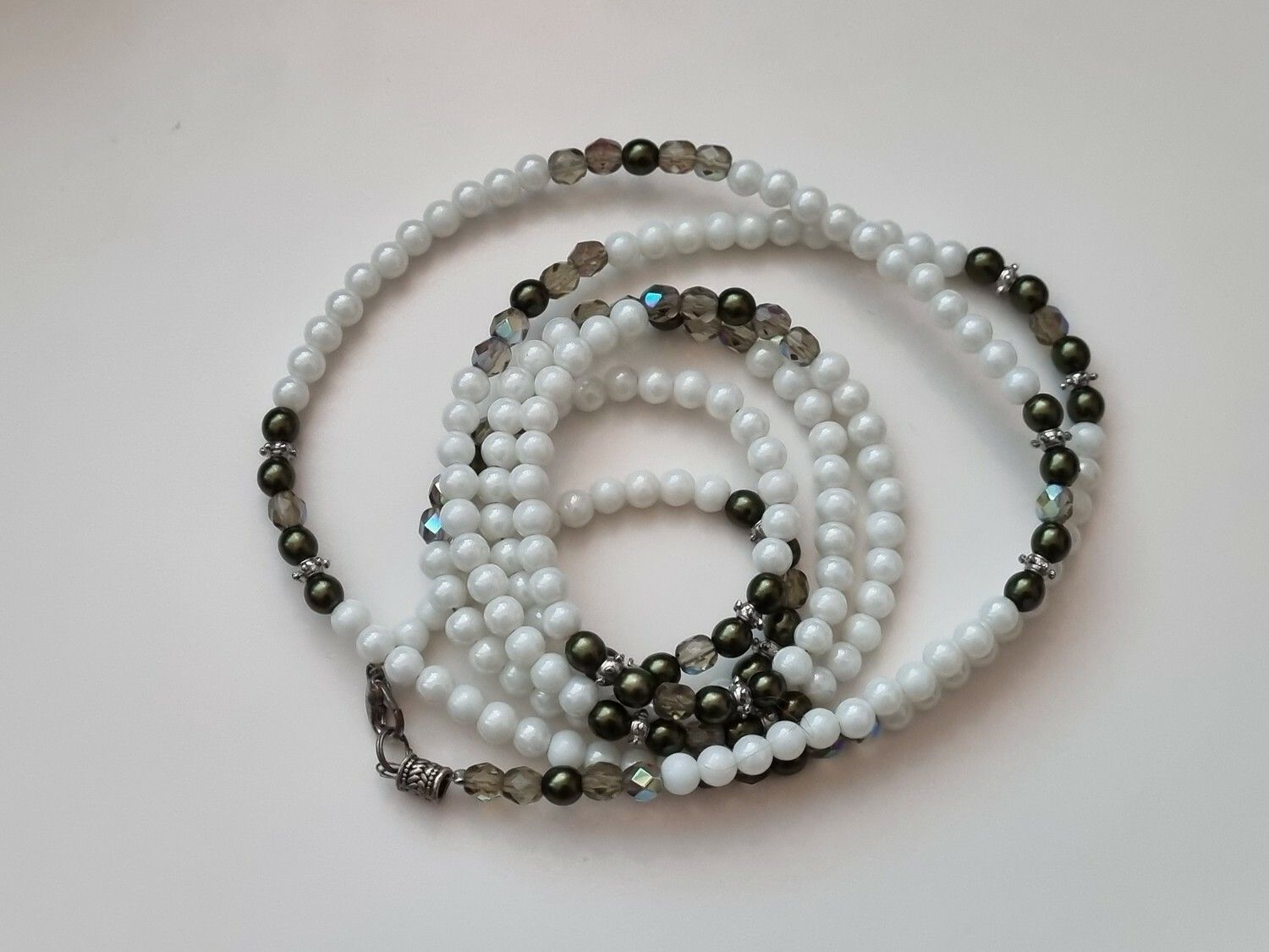 Långt halsband med pärlor (67,3 gram)