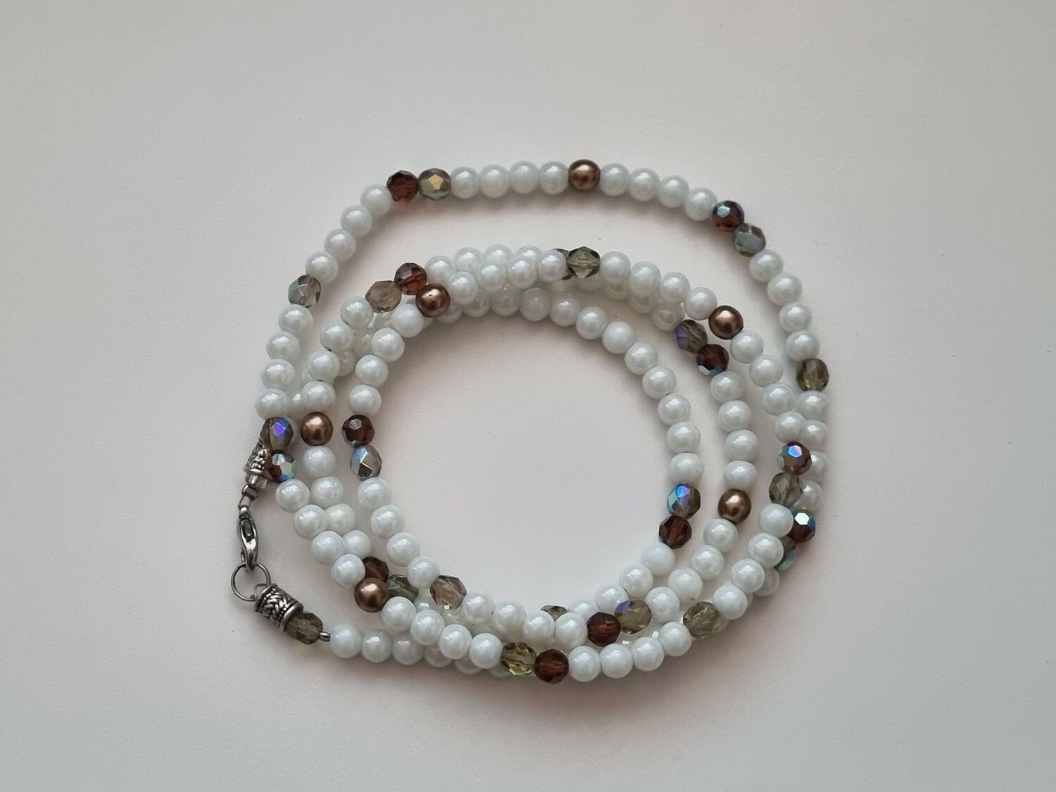 Långt halsband med pärlor (49,5 gram)