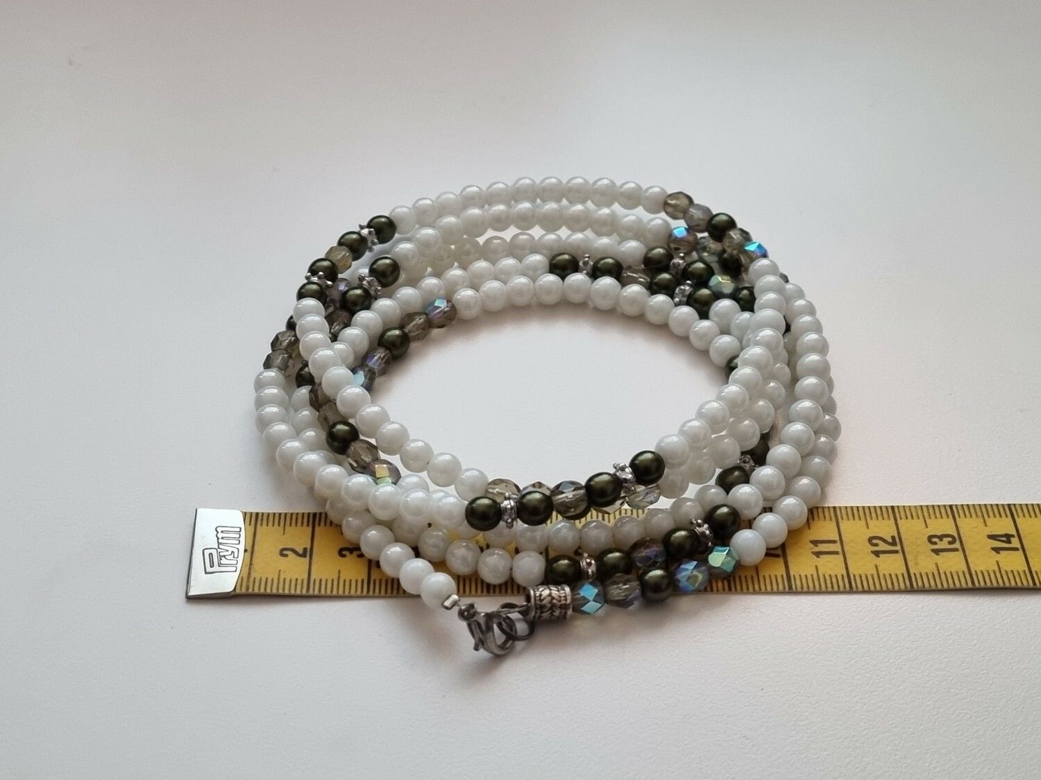Långt halsband med pärlor (67,3 gram)