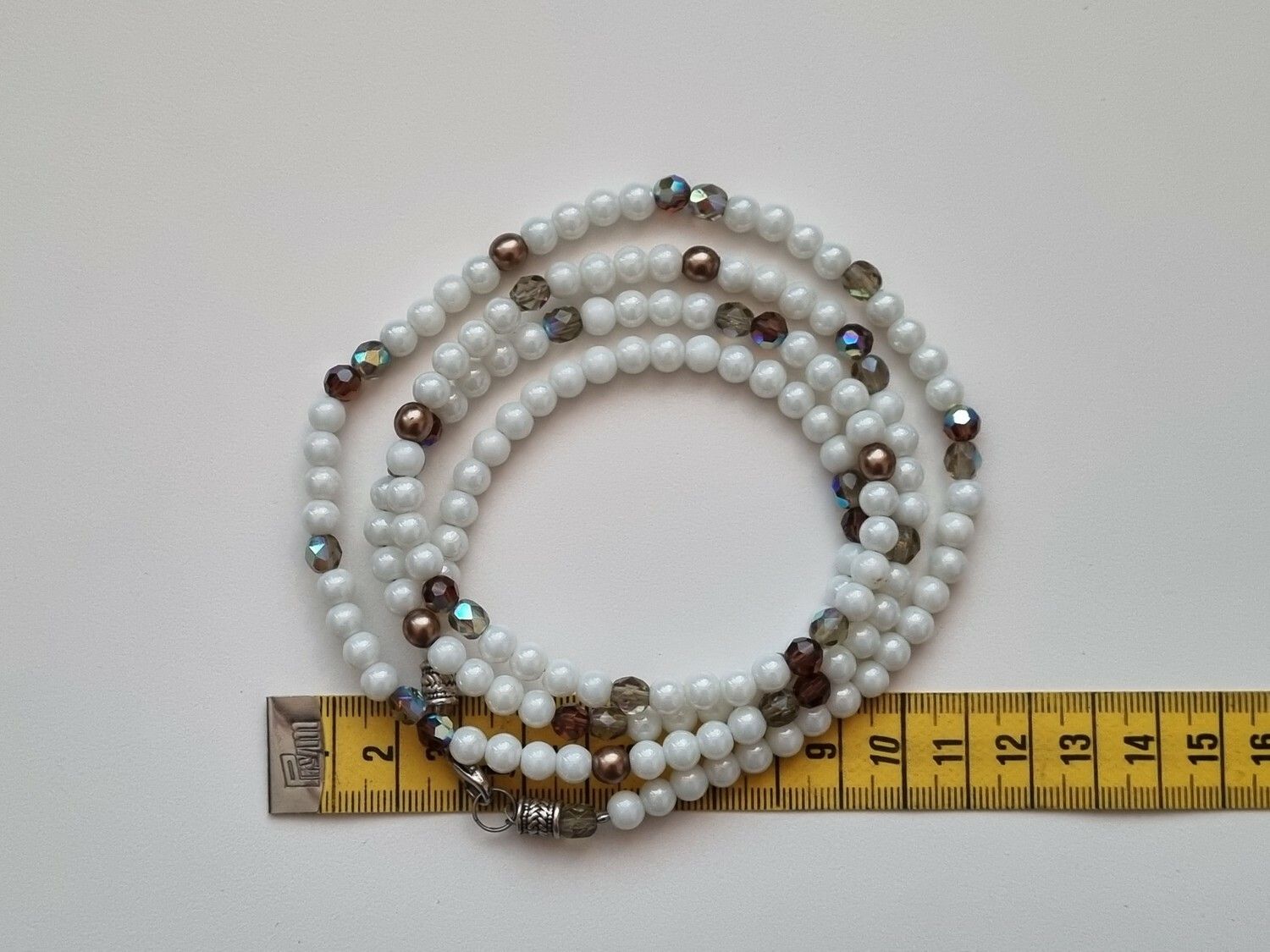 Långt halsband med pärlor (49,5 gram)
