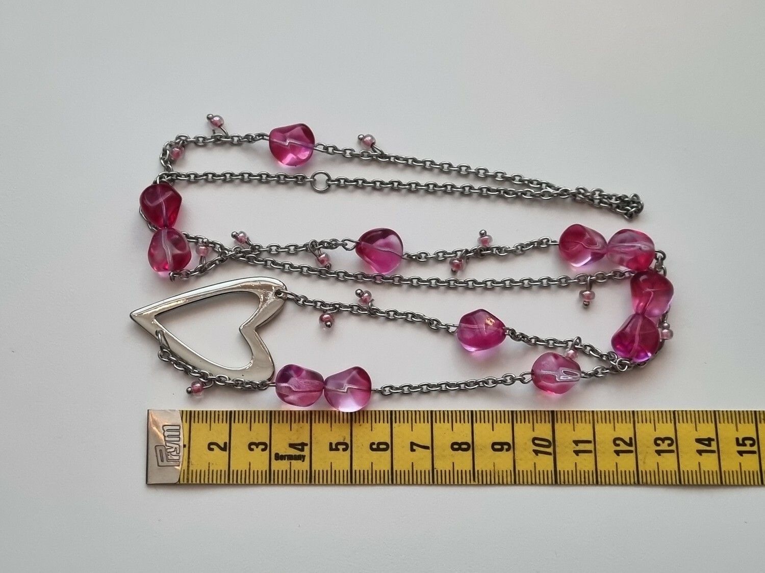 Långt halsband med ett hjärta
