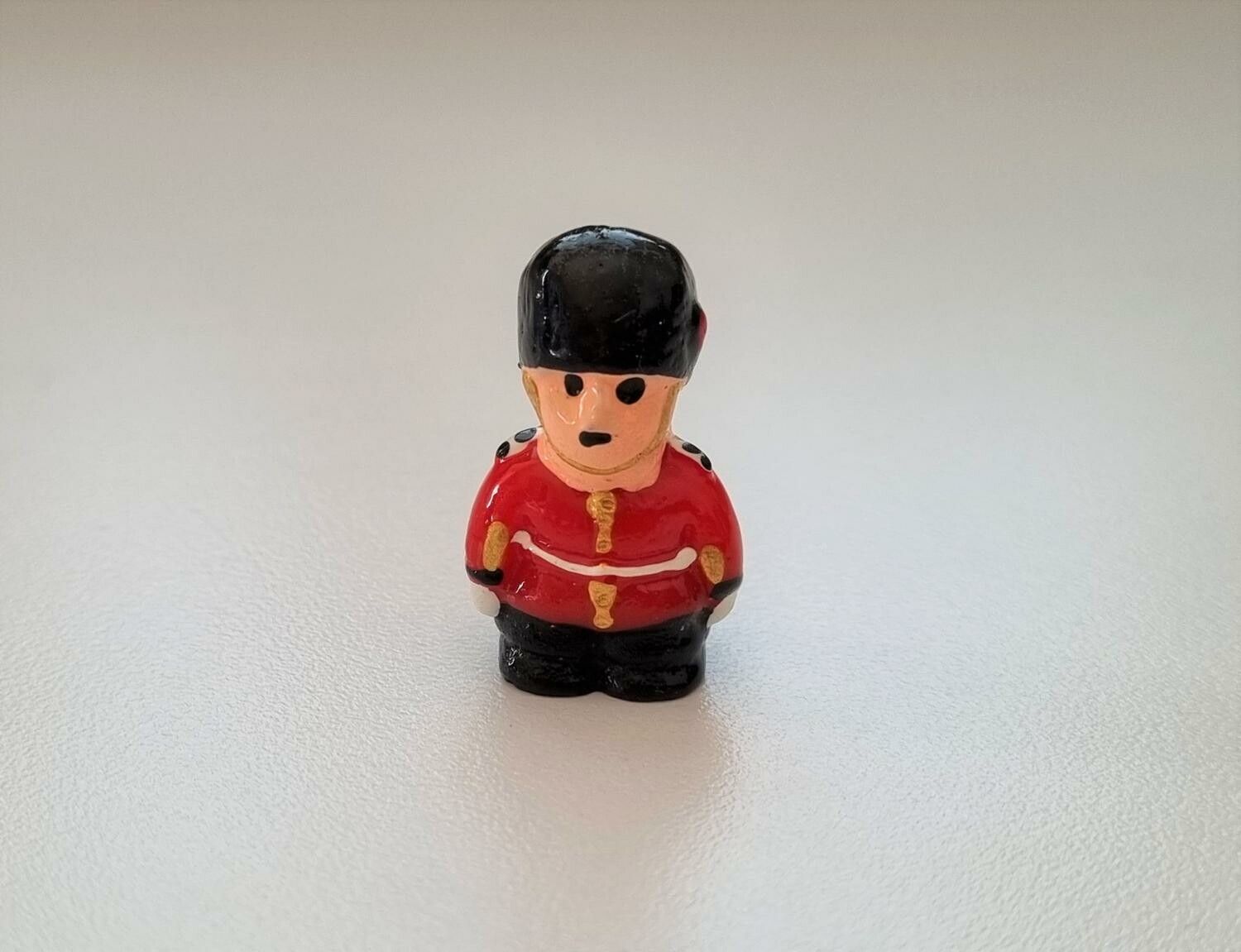 Handmålad livvakt / garde - Miniatyr / figurin för dockskåpet, tittskåp mm