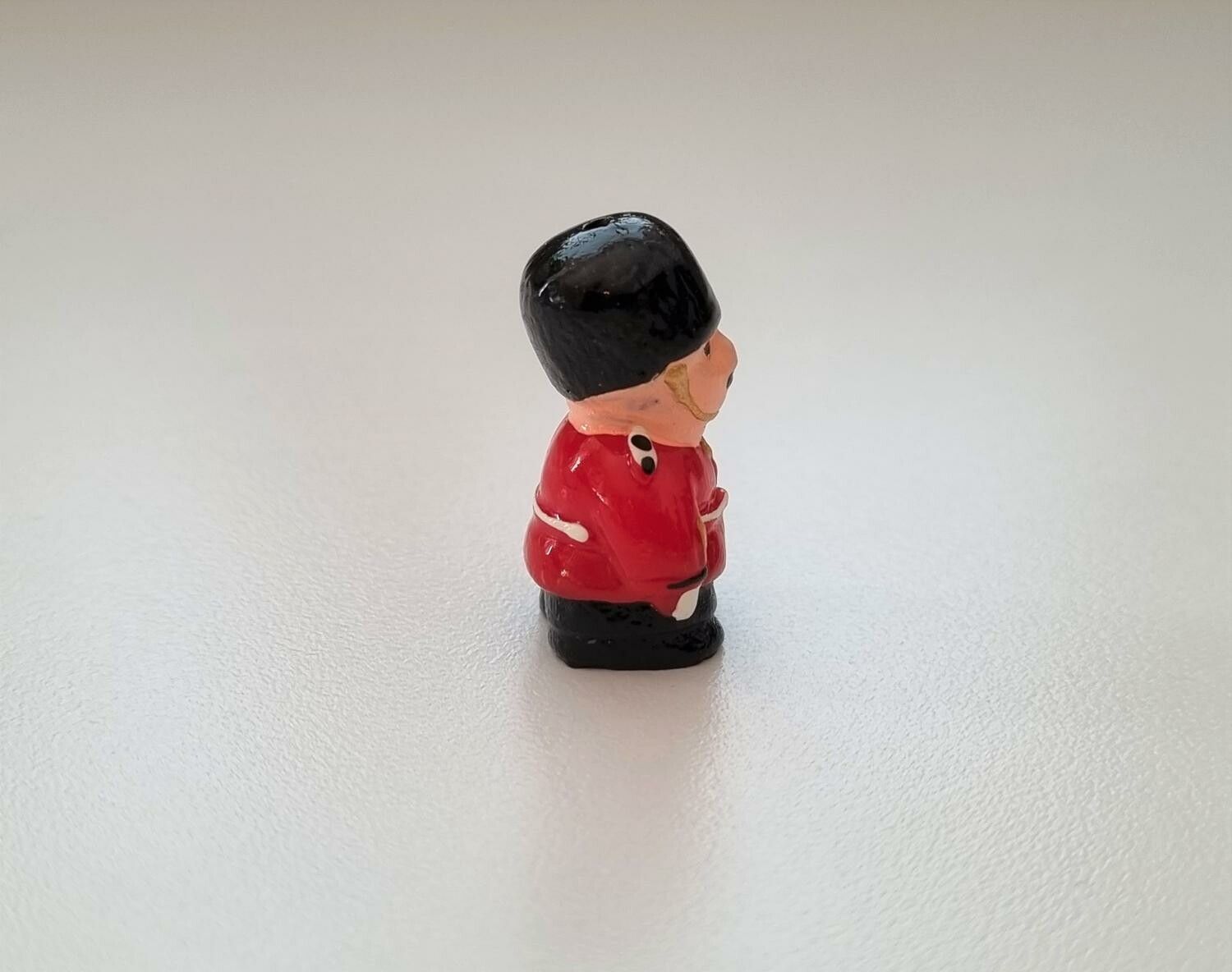 Handmålad livvakt / garde - Miniatyr / figurin för dockskåpet, tittskåp mm