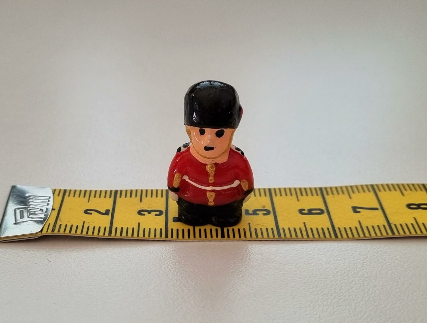 Handmålad livvakt / garde - Miniatyr / figurin för dockskåpet, tittskåp mm