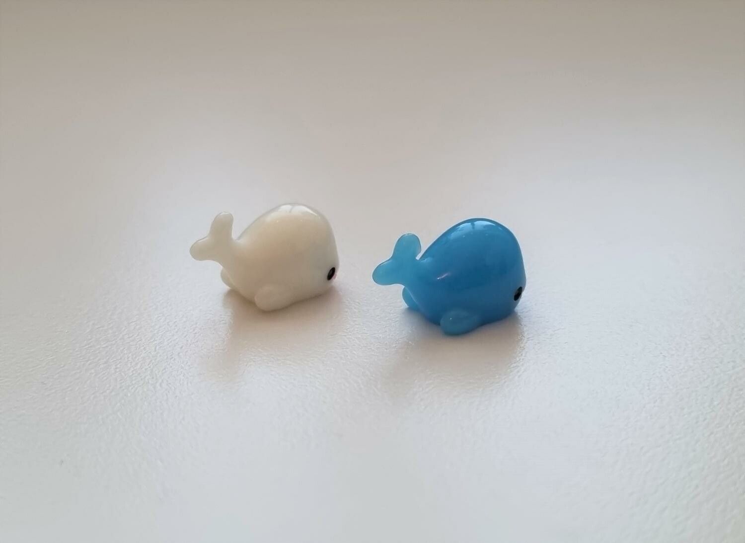 Söta små valar. Miniatyrer / figuriner för dockskåpet, tittskåp mm