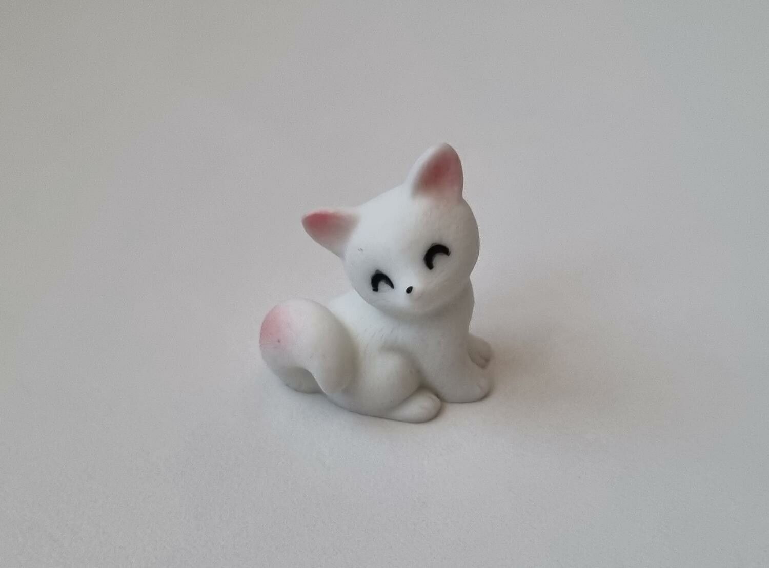 Handmålad räv / katt, miniatyr för dekoration, dockskåp med mera