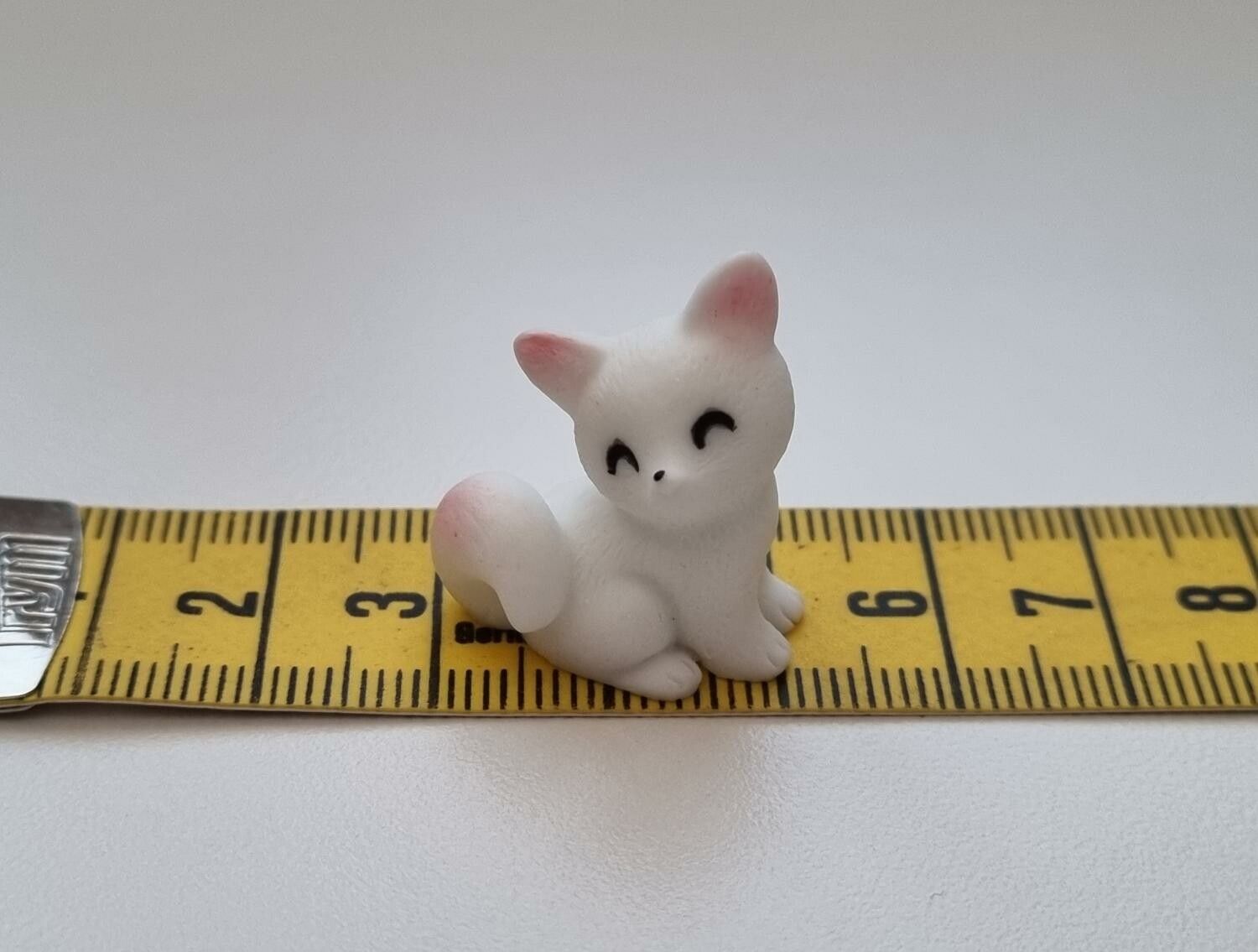 Handmålad räv / katt, miniatyr för dekoration, dockskåp med mera