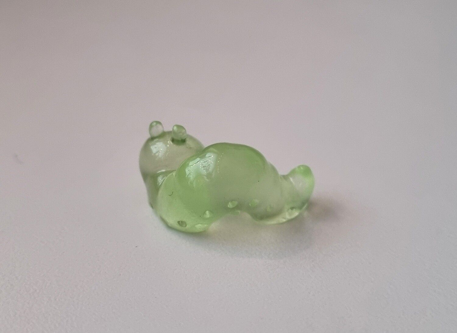 Handmålad mask, miniatyr för dekoration, dockskåp med mera
