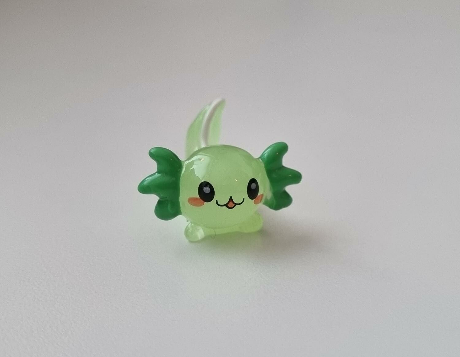 Handmålad axolotl, miniatyr för dekoration, dockskåp med mera