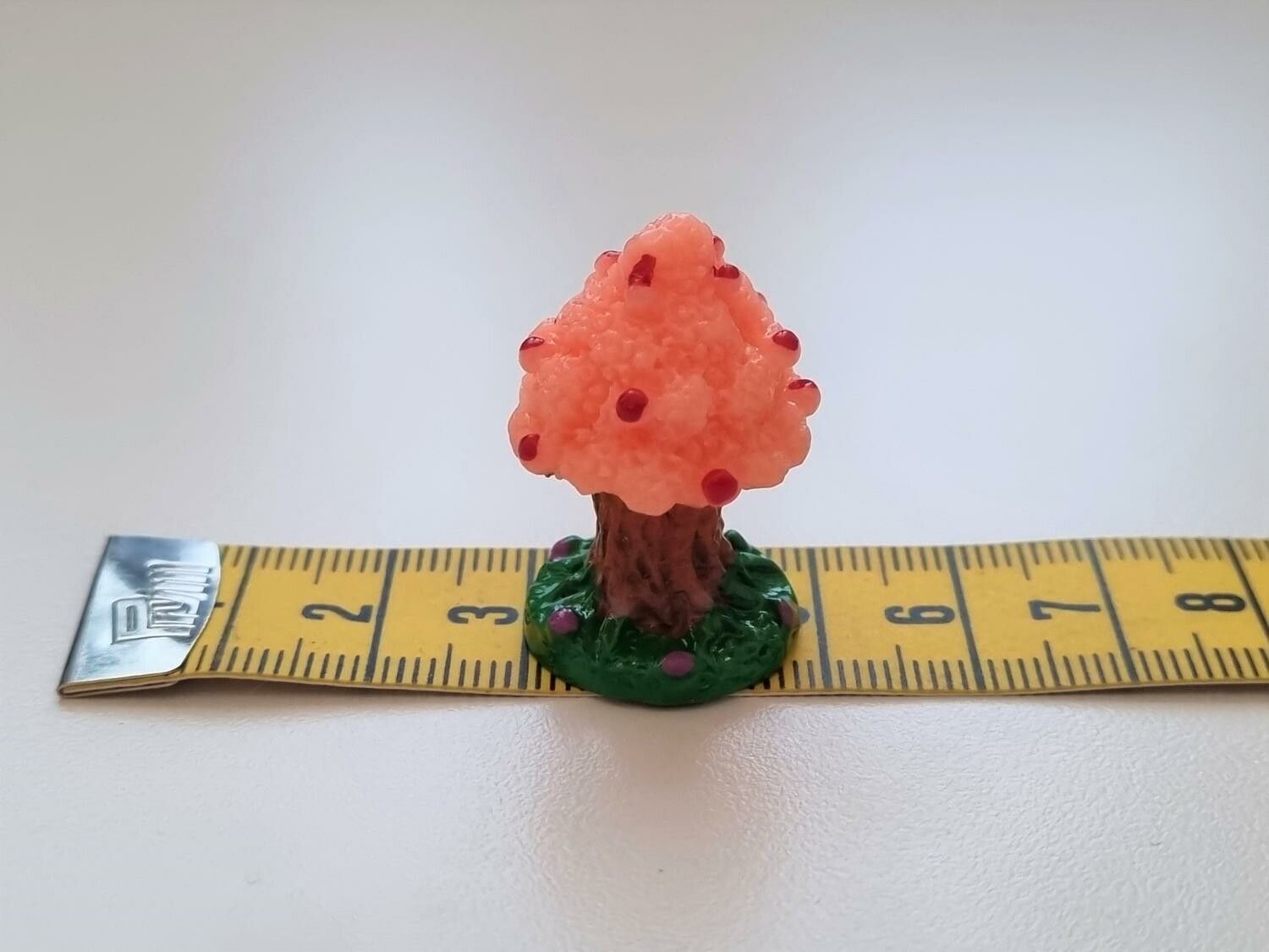 Handmålad rosa träd, miniatyr för dockskåpet, tittskåp (3 cm hög)