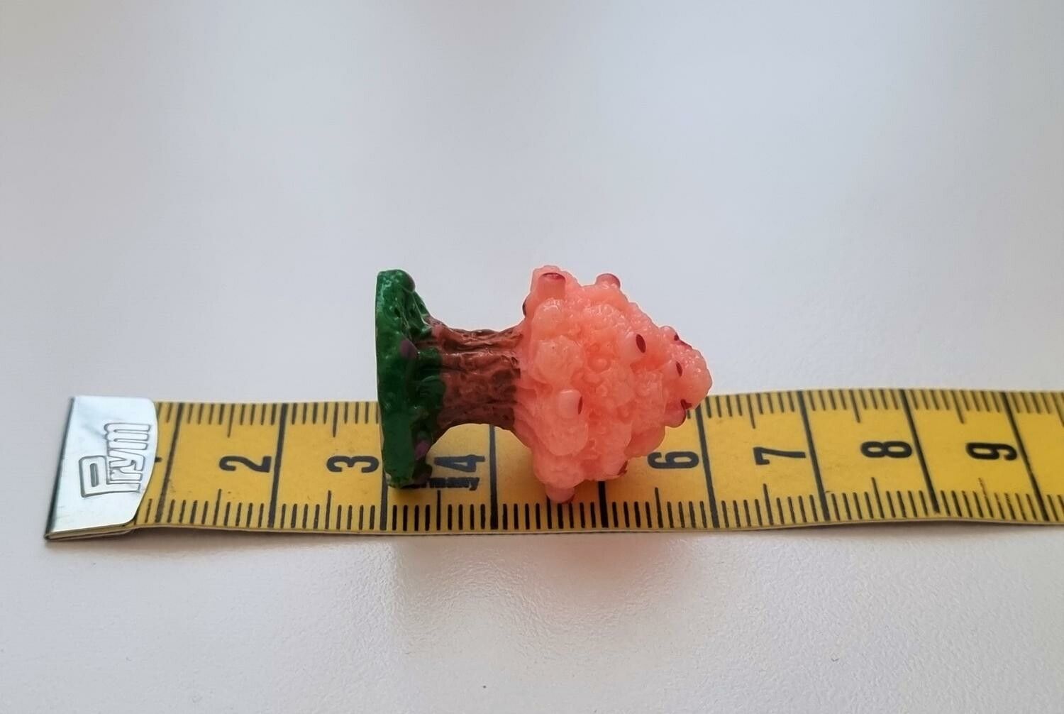 Handmålad rosa träd, miniatyr för dockskåpet, tittskåp (3 cm hög)