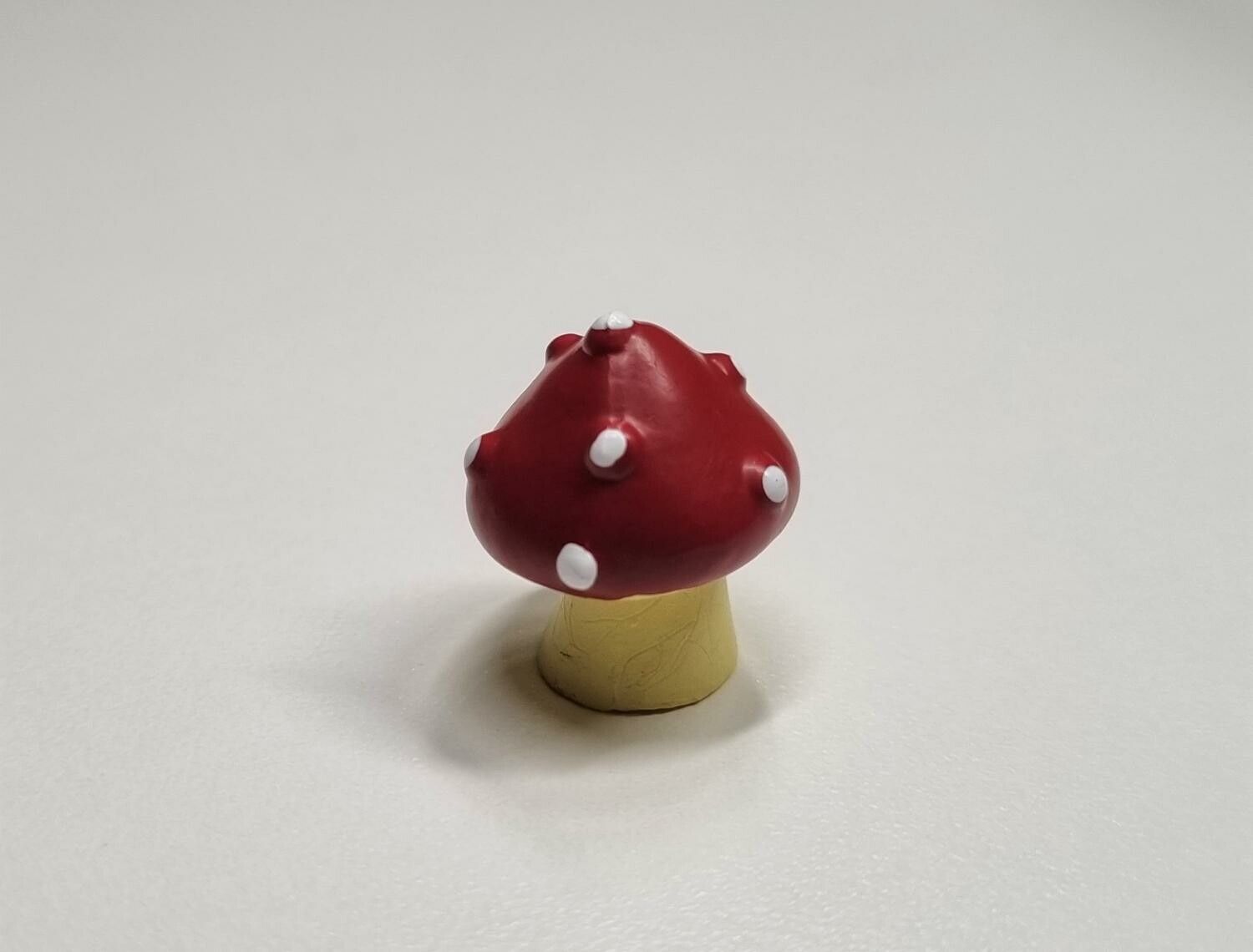 Handmålad flugsvamp, miniatyr för dekoration (2 cm hög)