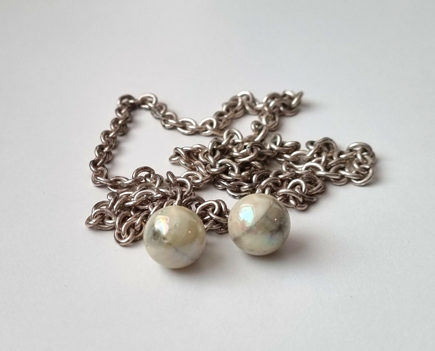 Halsband med två pärlor / stenar
