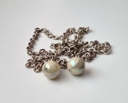 Halsband med två pärlor / stenar