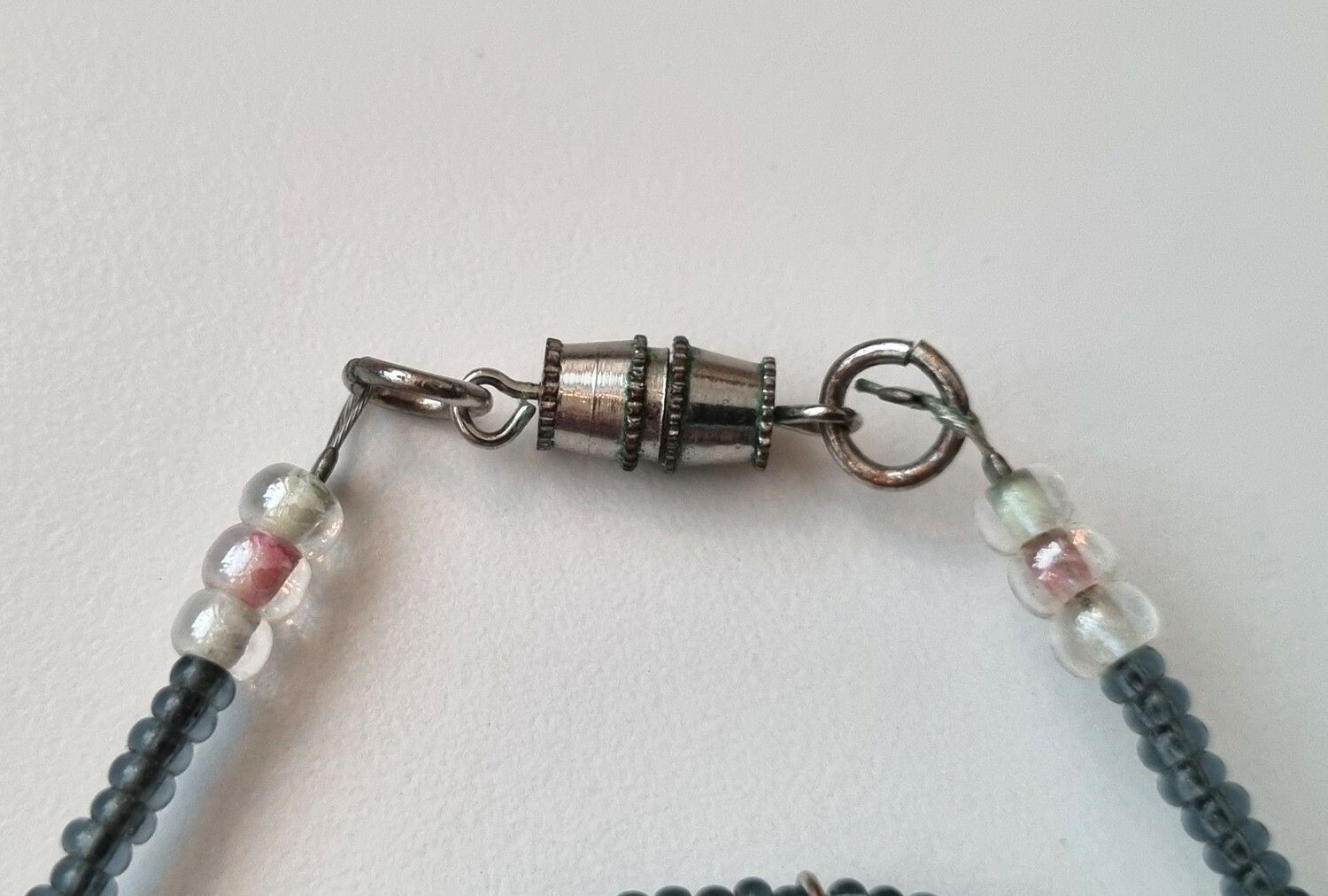 Halsband som går i grönt