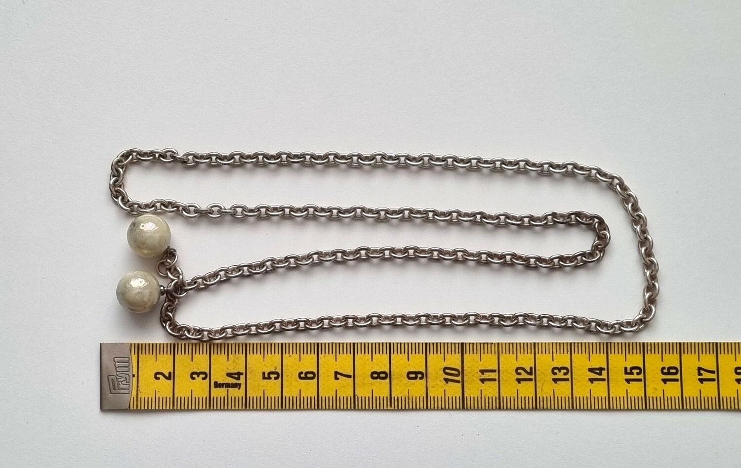 Halsband med två pärlor / stenar